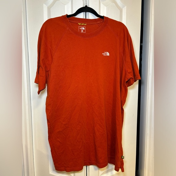 The North Face - Outdoor Basic Men’s Orange Sunriser Short Sleeve Tee in Size XL - Picture 2 of 11